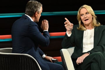 Als Journalistin widerspricht, muss sich Markus Lanz an den Kopf greifen: "Das ist doch Wahnsinn!"