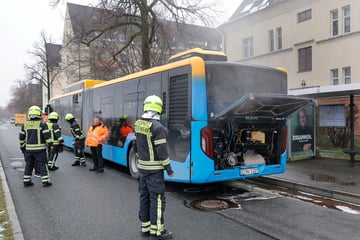 Chemnitz: Feuerwehreinsatz in Chemnitz: Rauch steigt aus CVAG-Bus