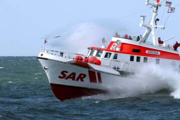 Notfall auf der Ostsee! Seenotretter helfen schwer erkranktem Seemann