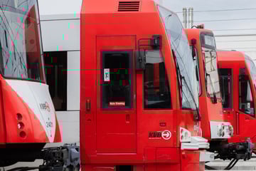 Schwerer Unfall im Kölner Norden: Passantin von KVB-Bahn erfasst und schwer verletzt
