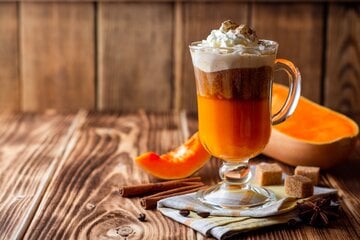 Pumpkin Spice Latte: Einfaches Rezept für Gewürzkaffee mit Kürbis