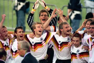 Bei WM-Eröffnung: Weltmeister würde für 150.000 Euro fast nackt über den Platz flitzen