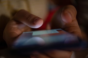Freizügige Fotos werden ihm zu Verhängnis: Rentner wird mit Nacktbildern erpresst