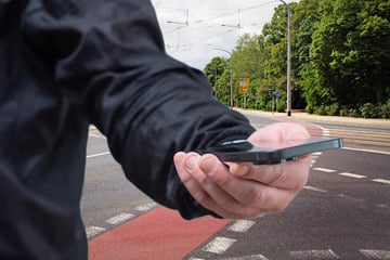 Dresden: Mann will mit neuen Bekanntschaften was trinken gehen, doch die haben nichts Gutes mit ihm vor