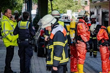 Hamburg: Salzsäure-Austritt in der Innenstadt! Feuerwehr im Großeinsatz