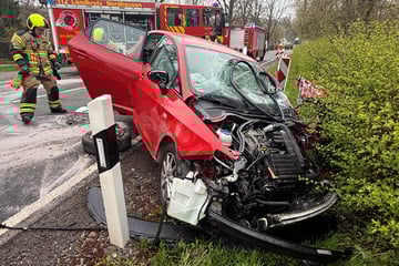 Seniorin kracht in Lkw und verletzt sich schwer