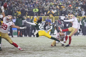 NFL Playoffs: 49ers stun the Packers on their way to the NFC title game!