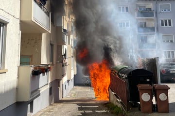 Stuttgart: Flammen in Hinterhof! Feuerwehr-Einsatz im Stuttgarter Westen