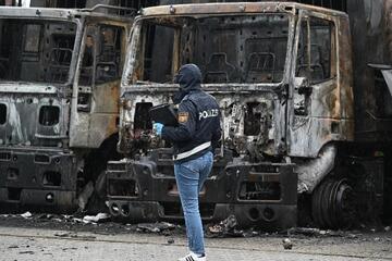 Millionen-Schaden nach Brand! Flammen fressen mehrere Lkw