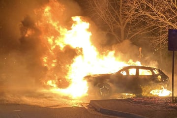 Dresden: Brandserie in Dresden geht weiter: Schon wieder ein Auto am Otto-Dix-Ring abgefackelt!