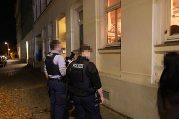 Chemnitz: Chemnitz: Mann schlägt Fensterscheibe auf Sonnenberg kaputt