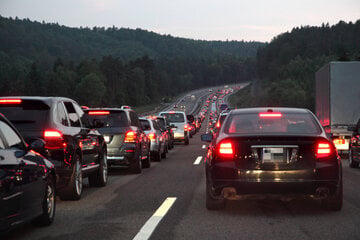 Kilometerlanger Stau auf der A6: Bergungsarbeiten sorgen für Wartezeiten