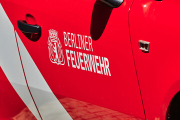 Berlin: Feuerwehreinsatz in Hakenfelde: Frau lebensgefährlich verletzt