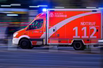 Gaffer filmt, wie Rettungskräfte um ein Leben kämpfen: Polizei schreitet ein