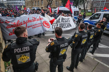 Stuttgart: 1500 Menschen auf der Straße: Linke und rechte Demonstranten treffen in Stuttgart aufeinander