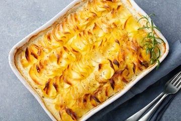 Klassisches Kartoffelgratin mit Käse-Sahne-Soße: Leckeres & einfaches Rezept