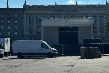 Leipzig: Bühne wird aufgebaut: Was passiert gerade auf dem Wilhelm-Leuschner-Platz?