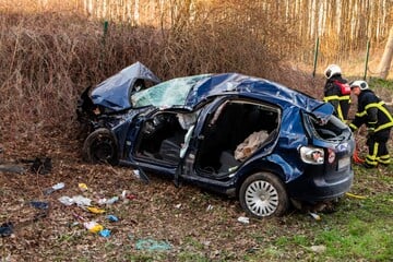 Unfall A1: 25-Jährige überschlägt sich, kollidiert auf A1 mit Baum und stirbt