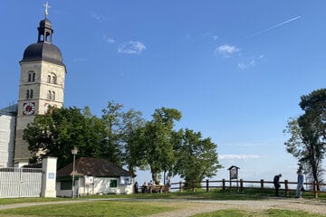 Auto kracht in Wirtshaus: Alkohol-Unfall nahe Touristen-Kirche – 100.000 Euro Schaden