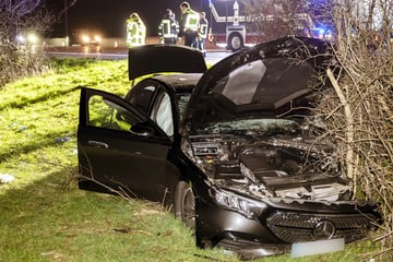Unfall A5: Kettenreaktion mit tödlichem Ende: Mercedes schleudert über A5 und kollidiert mit Lastzug