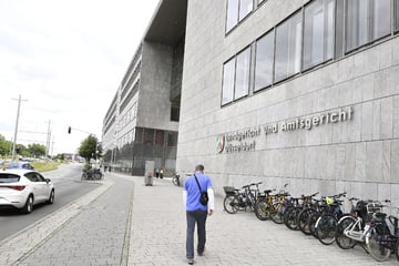 Blumen am Flughafen, Horror auf Heimfahrt: Freundin macht Schluss, junger Mann "sieht schwarz"