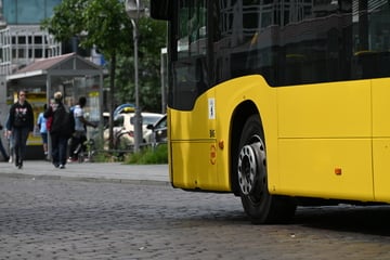 Bus muss in Schöneberg Vollbremsung einlegen: 10 Verletze