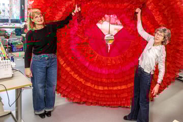 Dresden: Für den spektakulären Bühnen-Cancan: Operetten-Schneider nähen XXL-Röcke