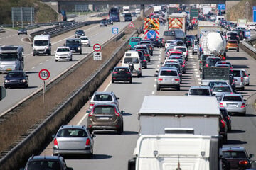 Rückreisewelle kommt: Auf diesen Strecken rollen am Wochenende die Blechlawinen