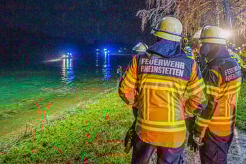 Auto fährt in Rhein und versinkt: Rettung von Fahrer vergeblich