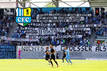 Gellendes Pfeifkonzert, Polster- und Arnold-raus-Rufe: CFC-Heimsieg wird zur Nebensache