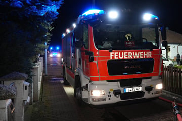 Leipzig: Dachboden gerät in Brand: Feuerwehreinsatz im Leipziger Osten