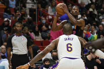 NBA roundup: LeBron's scoring streak can't halt Lakers slide, Warriors struggle past Jazz
