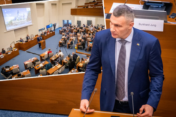 Vitali Klitschko spricht im Leipziger Stadtrat: "Ohne Unterstützung können wir das nicht schaffen"