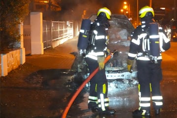 Leipzig: Ford in Flammen: Wieder fackelt Auto in Lindenthal ab