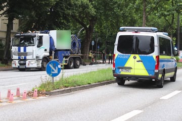 Radfahrerin wird von abbiegendem Lastwagen erfasst und stirbt