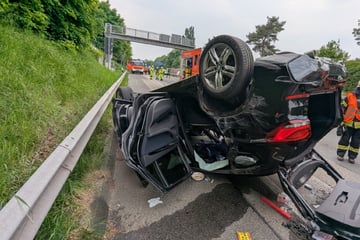 Fahrbahn zeitweise gesperrt: Drei Verletzte nach Unfall auf A565 bei Bonn