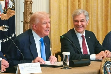 Dr. Oz boasts over his "beautiful" massive painting of Trump in bizarre interview