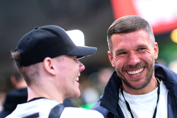 Frage zur Baller League regt Podolski auf: "Nicht für Frauen, nicht für Babys"