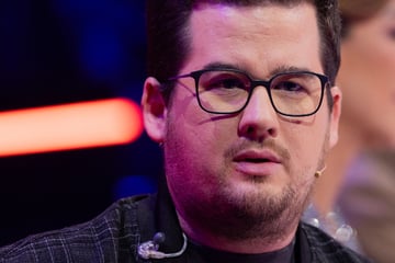 Zuschauer sorgt bei Chris Tall-Show für irritierenden Zwischenfall: "Hast du einen BH an?"