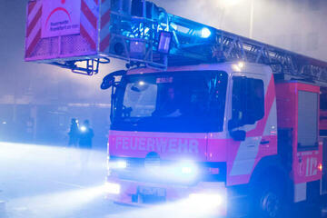 Berlin: Auto geht in Berlin-Moabit in Flammen auf