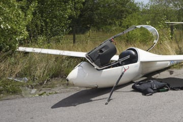 Alarm in der Luft! Pilot (55) muss Segelflugzeug notlanden