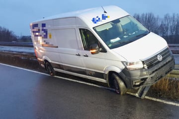 Unfall A4: Unfall auf A4: Transporter kommt von Fahrbahn ab und kracht auf Schutzplanke