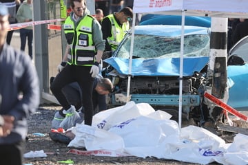 Auto fährt in Jerusalem in Menschenmenge - Zwei Tote, darunter ein Kind (6)