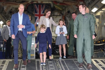 Zu Ehren der Queen: Kate und William besichtigen besonderes Flugzeug
