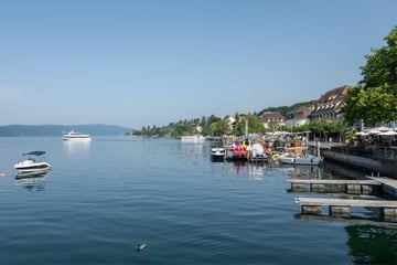 Auto landet im Bodensee: Fahrerin wählt selbst den Notruf
