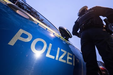 Polizei mit Messer bedroht: Beamter schießt auf Frau