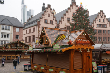 Frankfurt: Mit über 30 Meter hohem Baum: Frankfurter Weihnachtsmarkt wird eröffnet