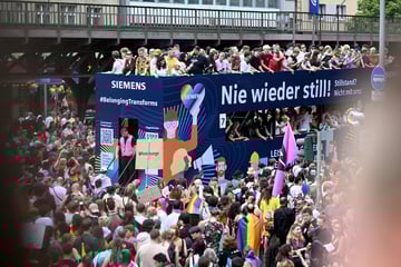 Berlin: Zehntausende beim CSD in Berlin mit Monrose: Gegenprotest versammelt sich