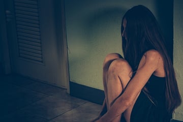 Tochter wird von Vater vergewaltigt: Was ein Polizist ihr danach rät, ist unfassbar