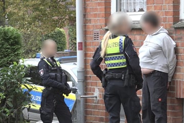 Hamburg: Schussgeräusche in Hamburg: Polizei stürmt Wohnung und wird fündig
